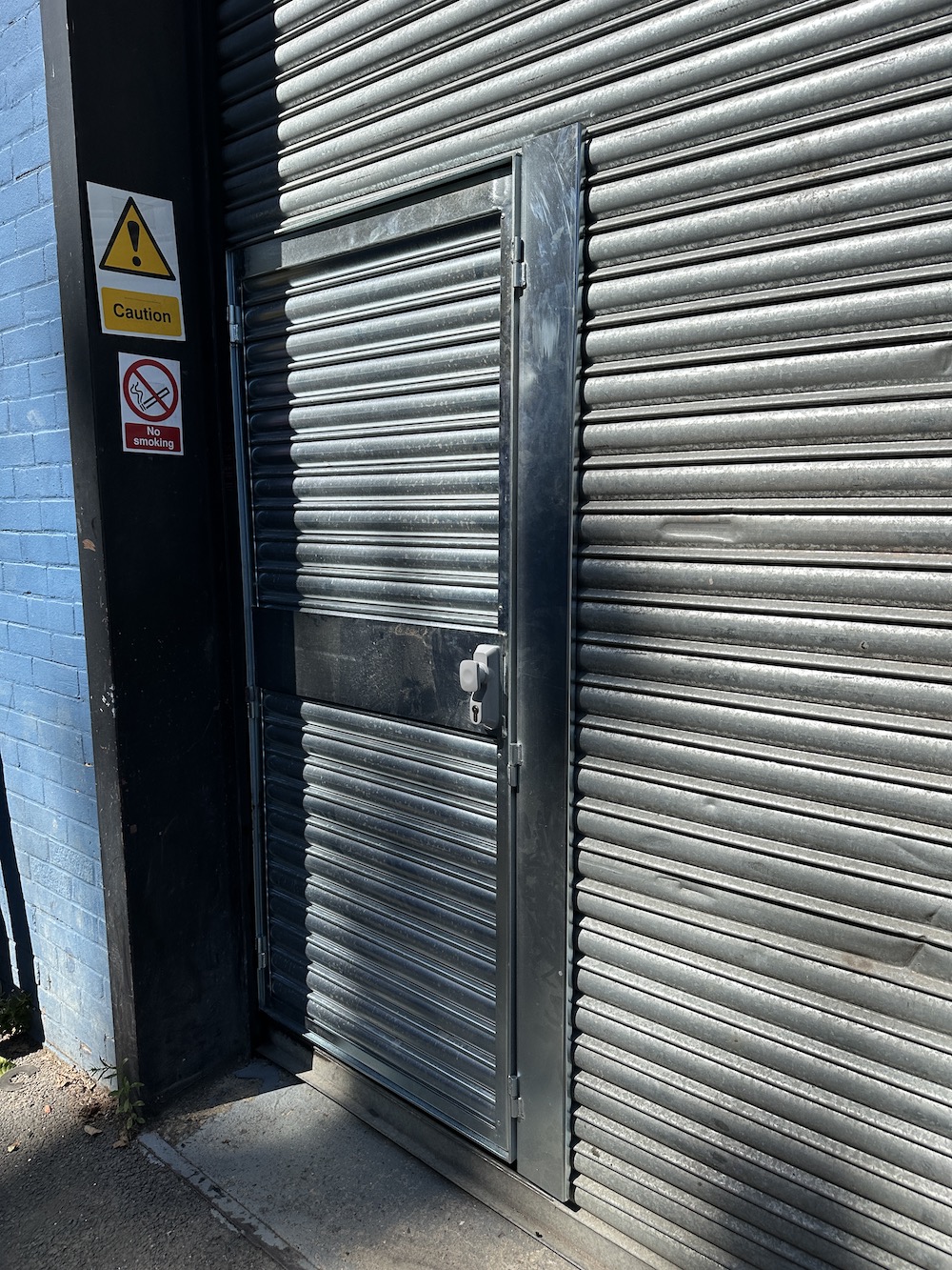 wicket gate installation to a roller shutter